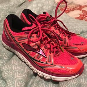 Size 9.5 Brooks Transcend Running Shoes